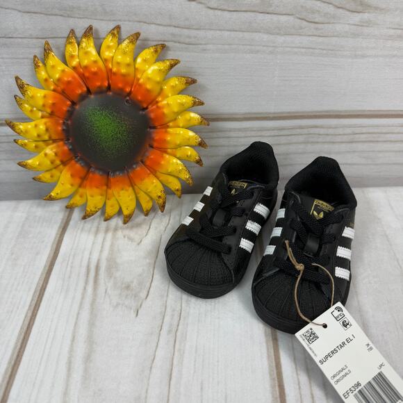 Adidas Superstars Toddler Sneakers‎ 4C - Picture 1 of 5